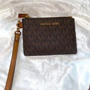 Small Michael Kors wristlet wallet. Great condition with no tearing or scuffs.